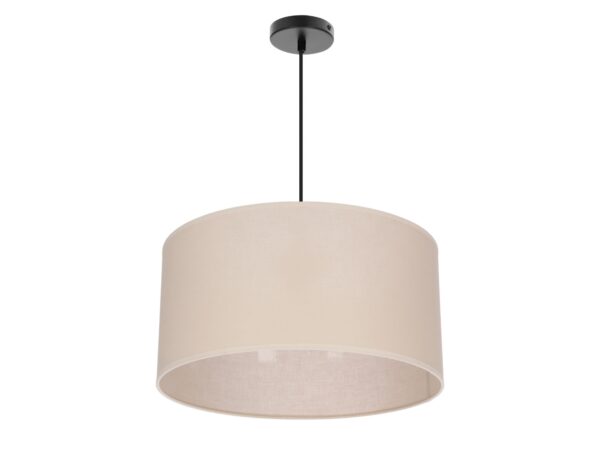 Lampa wisząca Elavora czarna z beżowym abażurem na białym tle