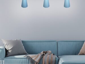 Miniaturka 1 - Trzy lampy wiszące Emadio z niebieskimi kloszami nad kanapą w salonie
