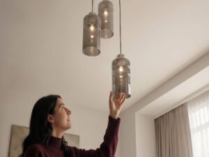 Miniaturka 1 - Chromowana lampa Emetio z dymionymi kloszami we wnętrzu