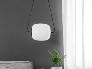 Miniaturka 4 - Czarna lampa wisząca EPLI nad sofą w nowoczesnym wnętrzu