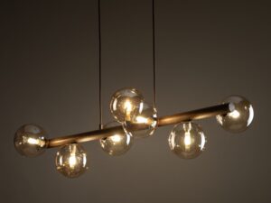 Miniaturka 4 - Lampa wisząca Estera z bursztynowymi kloszami podczas świecenia