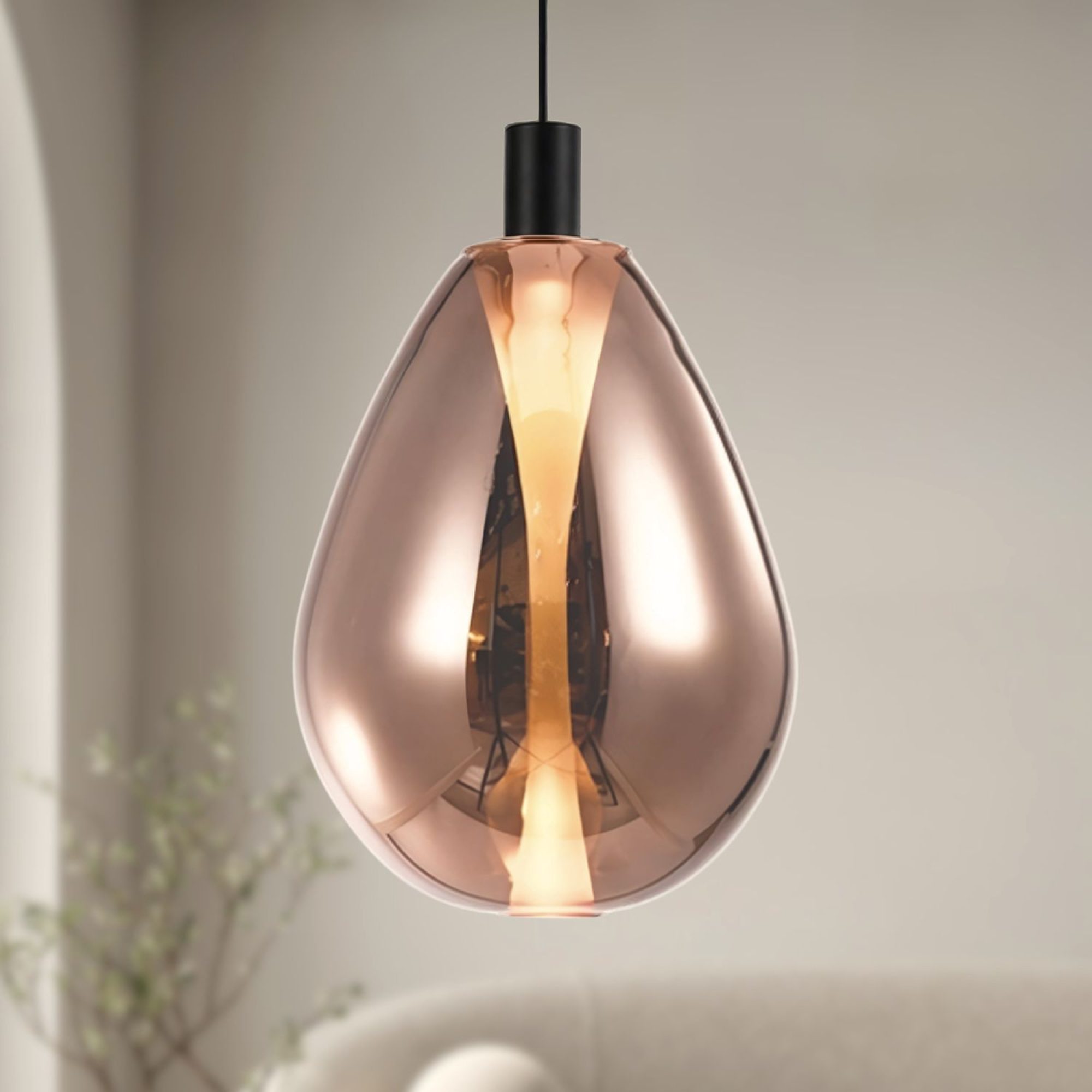 Lampa wisząca Evorena 30 cm z miedzianym szklanym kloszem – zbliżenie