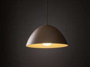 Miniaturka 7 - Lampa wisząca Faro 34 cm w kolorze piaskowym beżu w aranżacji wnętrza