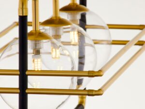 Miniaturka 4 - Lampa wisząca Fiori ze złoto-czarną konstrukcją i przezroczystymi kloszami, detal