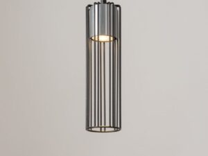 Miniaturka 4 - Lampa Fobia 1 z czarnymi prętami i srebrnym elementem przy zapalonym świetle