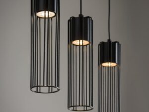 Miniaturka 1 - Lampa wisząca Fobia 3 czarna, trzy klosze z metalowych prętów z włączonym światłem