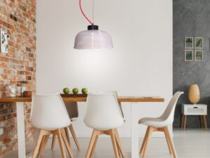 Miniaturka 3 - Lampa Galirela z czerwonym przewodem nad stołem w aranżacji jadalni