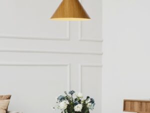 Miniaturka 3 - Lampa wisząca Galonira z jasnym dębowym kloszem w aranżacji
