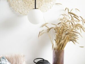 Miniaturka 2 - Czarna lampa wisząca GLADIO przy stoliku i suszonych trawach