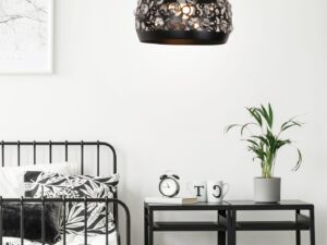 Miniaturka 1 - Lampa wisząca Gorinia z dekoracyjnym kloszem w sypialni