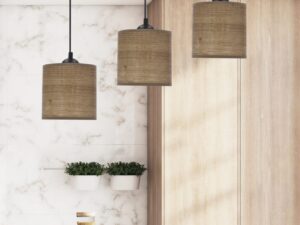 Miniaturka 1 - Lampa wisząca Ilvetia z trzema abażurami nad jasną wyspą kuchenną