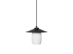 Miniaturka 1 - Lampa wisząca JINGU A czarna z ryflowanym kloszem na białym tle