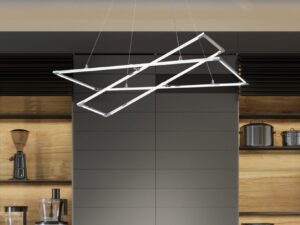 Miniaturka 1 - Lampa wisząca LED Kalirela chromowana 90 cm w aranżacji wnętrza