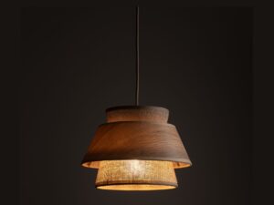 Miniaturka 3 - Lampa wisząca Kalum Drewno 24 cm zapalona, warstwowy abażur z dekorem drewna