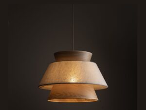 Miniaturka 1 - Lampa wisząca Kalum Len 38 cm zapalona, detal dużego abażuru