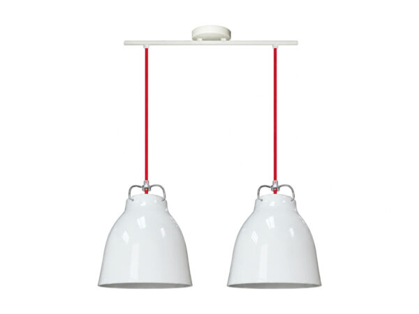 Lampa wisząca Kamerio z dwoma białymi metalowymi kloszami na czerwonych przewodach