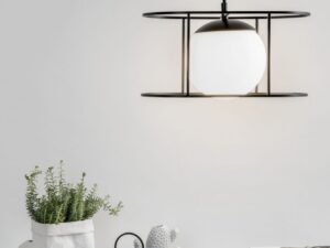 Miniaturka 2 - Lampa wisząca KUGLO B z zapalonym szklanym kloszem w aranżacji