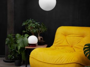 Miniaturka 4 - Burgundowa lampa wisząca KUUL E w aranżacji producenta