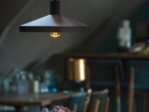 Miniaturka 3 - Czarna lampa wisząca Lalu Set Tetra 36 nad stolikiem w aranżacji