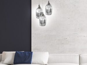 Miniaturka 1 - Chromowana lampa Larimano nad sofą w jasnym salonie