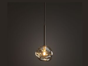 Miniaturka 3 - Lampa wisząca Lava w piaskowym beżu i ze szklanym kloszem podczas świecenia