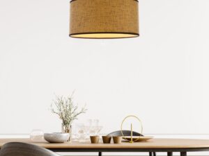 Miniaturka 1 - Lampa wisząca Lavasano z plecionym abażurem nad stołem w jadalni