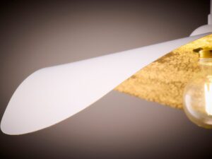 Miniaturka 15 - Lampa wisząca Leaf biało-złota, detal białej falowanej krawędzi klosza