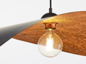 Miniaturka 6 - Lampa wisząca Leaf czarno-miedziana, faktura klosza i oprawka E27 z bliska