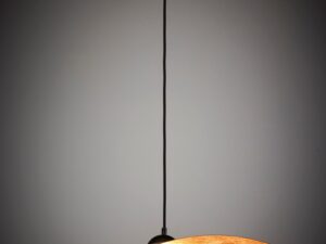 Miniaturka 5 - Lampa wisząca Leaf czarno-miedziana, cała oprawa z włączonym światłem