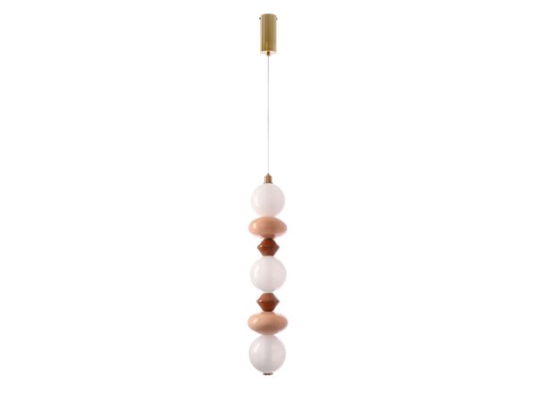 Lampa wisząca Kamesina LED z trzema białymi kulami i brązowymi ozdobami, na białym tle