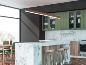 Miniaturka 2 - Lampa LED Noreseta z brązową liniową oprawą nad wyspą kuchenną