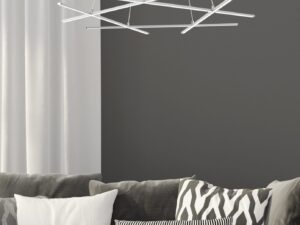 Miniaturka 2 - Srebrna lampa wisząca LED Valitano nad szarą sofą w salonie