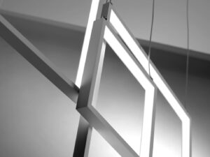 Miniaturka 2 - Detal lampy Zaritia z białymi świecącymi ramkami LED i linkami