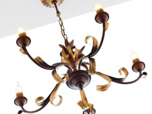 Miniaturka 1 - Lampa wisząca Lima pięcioramienna z dekoracyjnymi zawijasami widziana od dołu