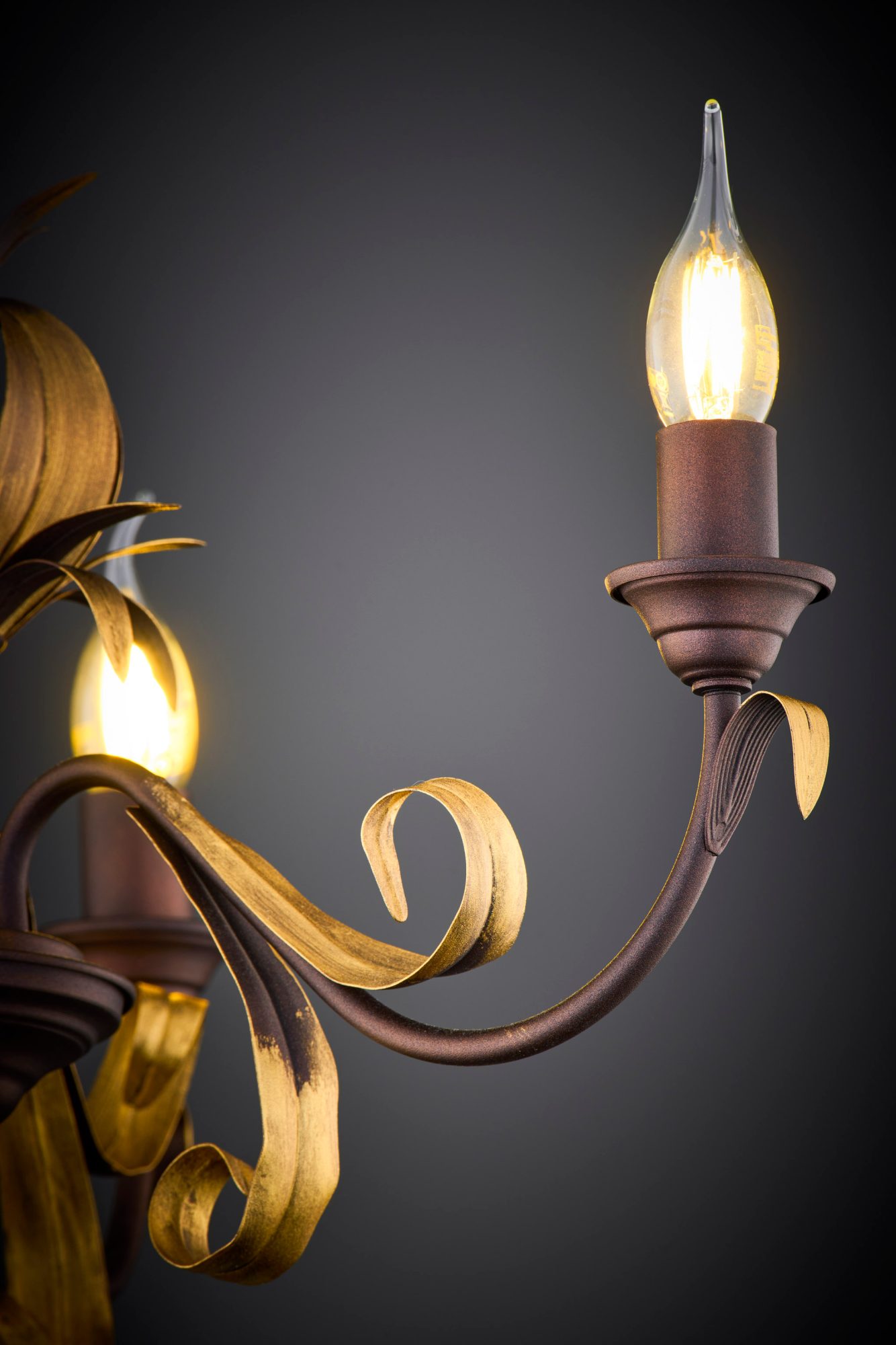 Lampa Lima – dekoracyjne ramię i oprawka E14 w starym złocie