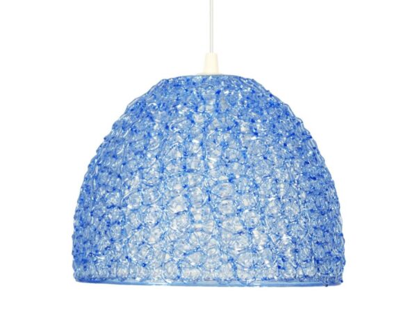 Niebieska lampa wisząca Linameta z ażurowym półkulistym abażurem 26 cm