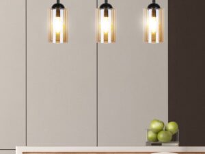 Miniaturka 1 - Lampa wisząca Lineso z trzema brązowymi kloszami nad drewnianą wyspą kuchenną