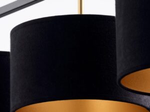 Miniaturka 4 - Zbliżenie na czarny welur i złote wnętrze abażurów lampy wiszącej Marii 3.