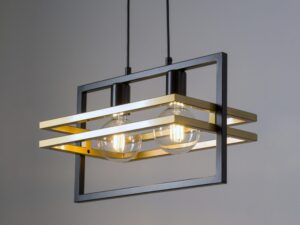 Miniaturka 3 - Lampa wisząca Merci 2 czarno-złota, zbliżenie dwóch żarówek E27 w metalowych prostokątnych ramach