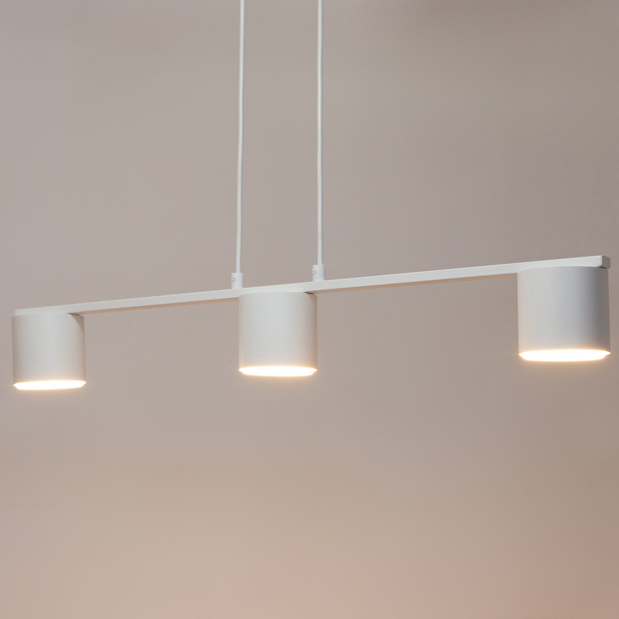 Lampa wisząca Mila 3 biała w aranżacji wnętrza