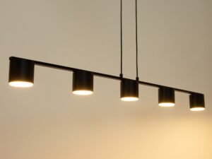 Miniaturka 3 - Lampa wisząca Mila 5 czarna, pięć punktów światła w jednej linii, widok od spodu