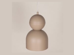 Miniaturka 13 - Lampa Mosaic D 1 w ciepłym beżu, inne ujęcie stalowej osłony światła.