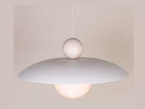Miniaturka 10 - Biała lampa Mosaic Wood 1 z bielonym drewnem i świecącym kulistym kloszem.