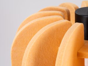 Miniaturka 22 - Lampa wisząca Mulvessa 27 cm żółty-czarny – detal filcowych listew