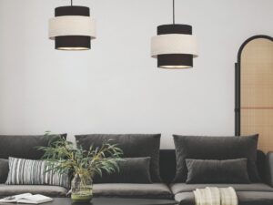Miniaturka 1 - Dwupunktowa lampa wisząca Naretira nad kanapą w salonie