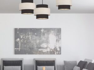 Miniaturka 1 - Trójpunktowa lampa wisząca Naretira nad szarym narożnikiem w salonie
