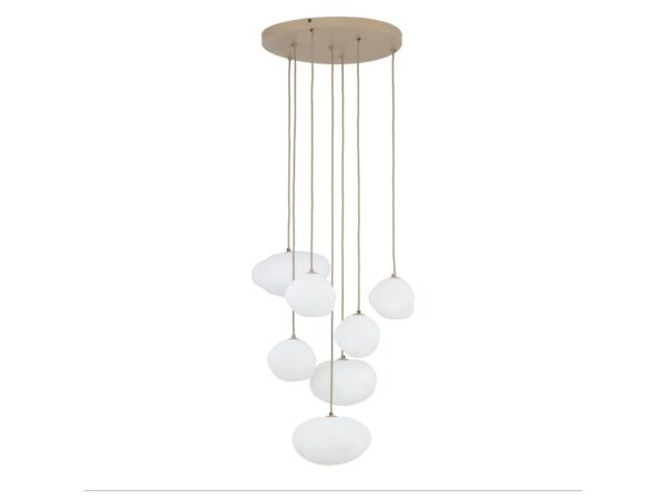 Lampa wisząca Nebia 7-punktowa w piaskowym beżu z białymi organicznymi szklanymi kloszami na białym tle