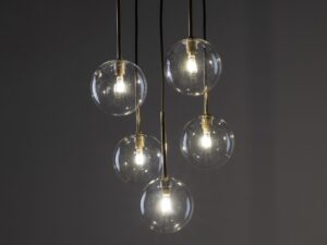 Miniaturka 1 - Lampa wisząca Nilos pięciopunktowa czarno-złota w aranżacji wnętrza