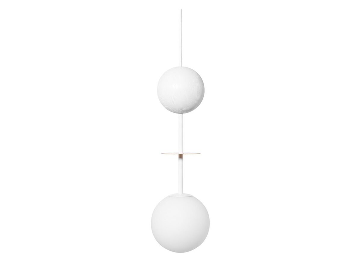 OIO A – lampa wisząca z drewnianą kulą i szklanym kloszem
