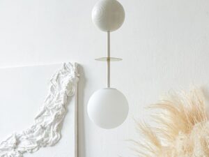 Miniaturka 5 - Biała lampa wisząca OIO A z mosiężnym detalem we wnętrzu